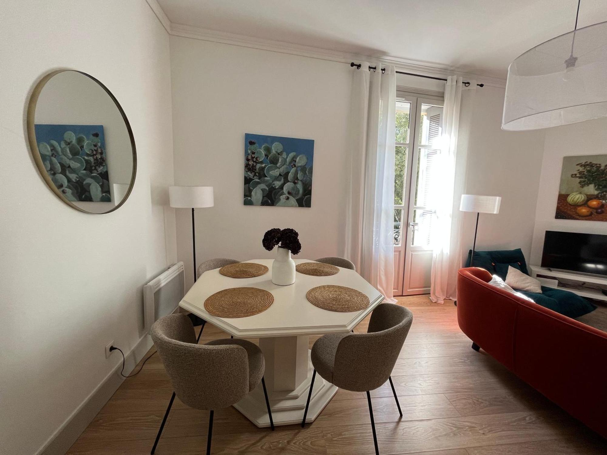 Nimes , Appartement Renove Dans Immeuble Classe. Exteriér fotografie