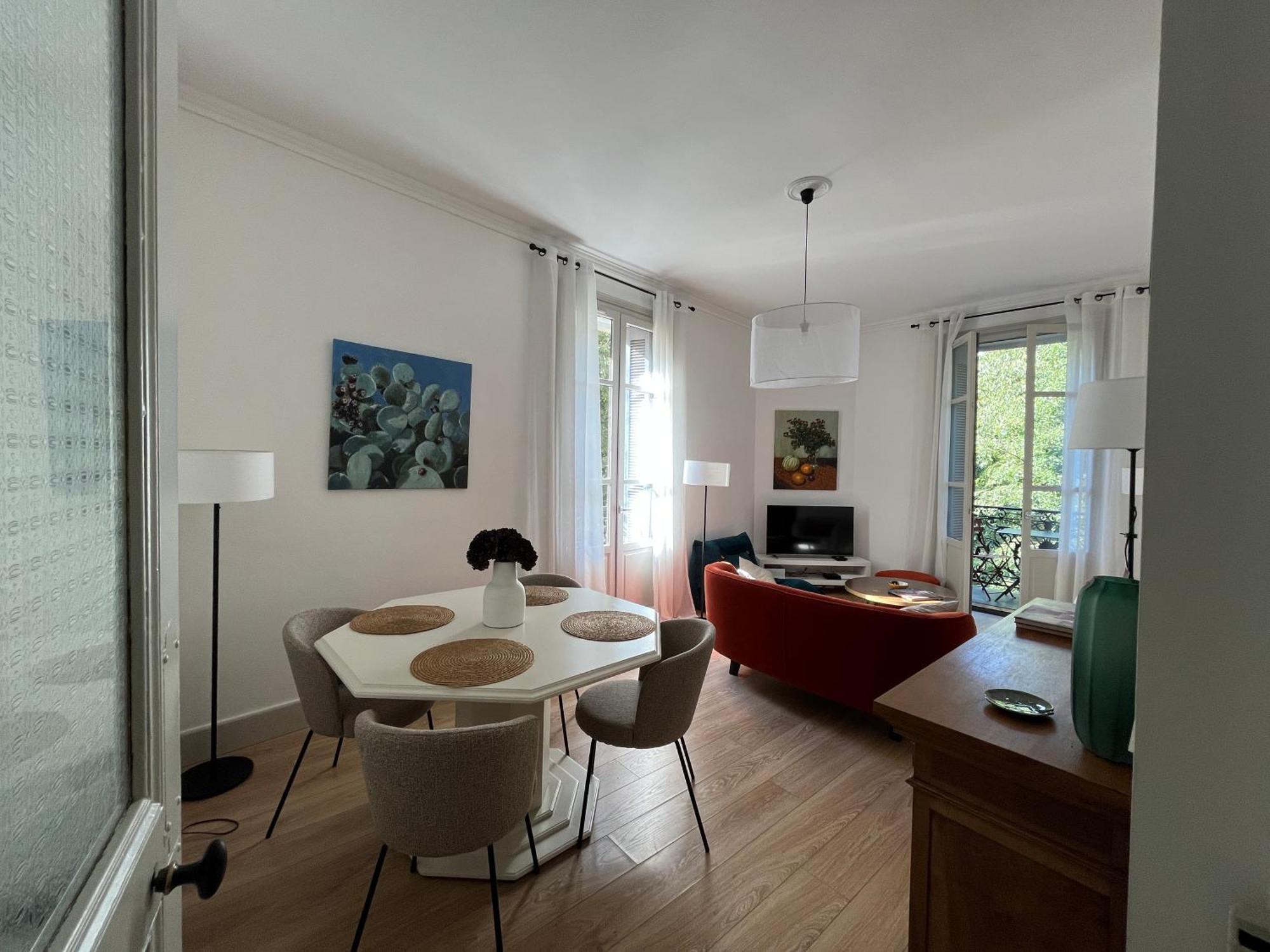 Nimes , Appartement Renove Dans Immeuble Classe. Exteriér fotografie