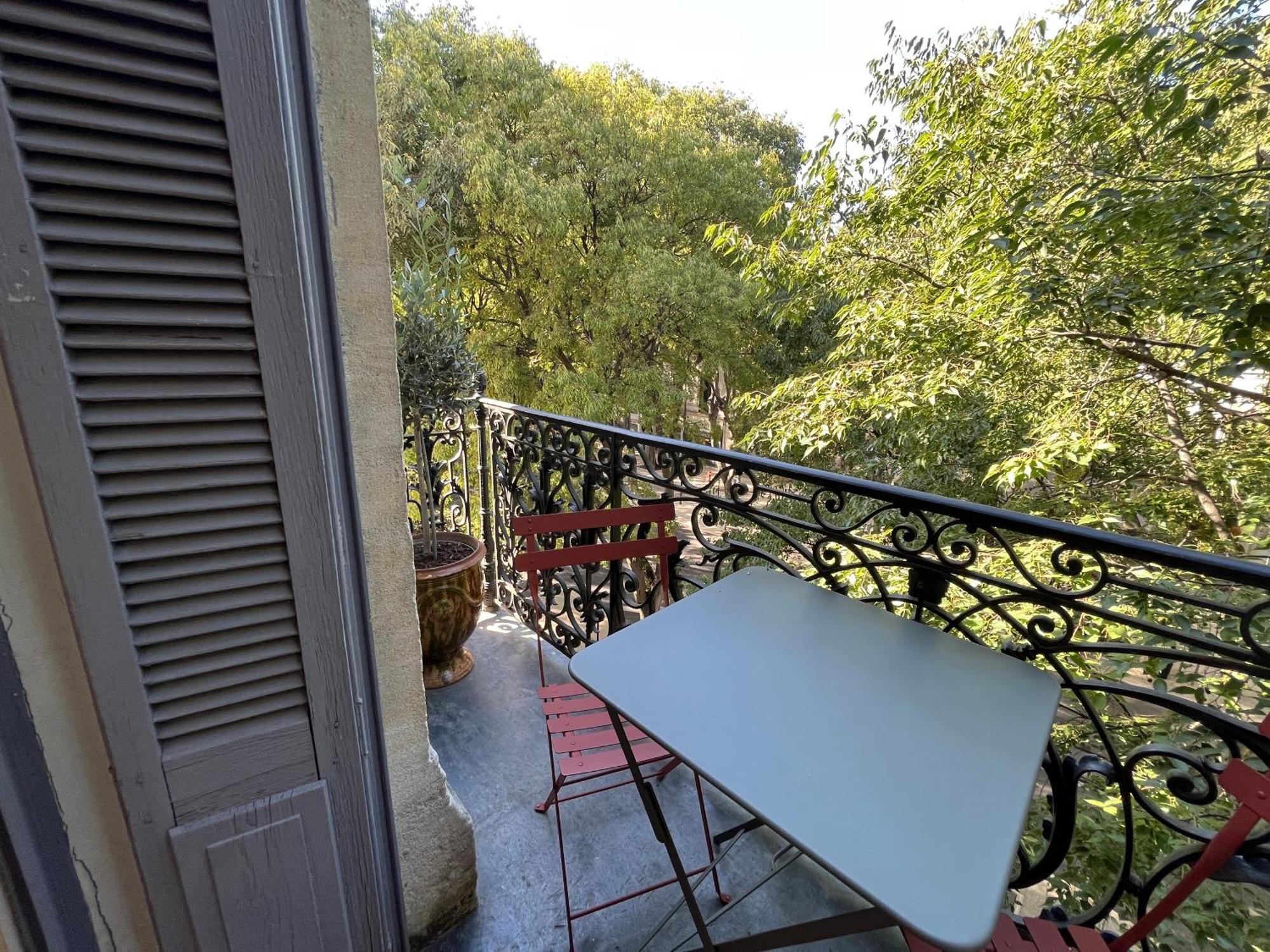 Nimes , Appartement Renove Dans Immeuble Classe. Exteriér fotografie