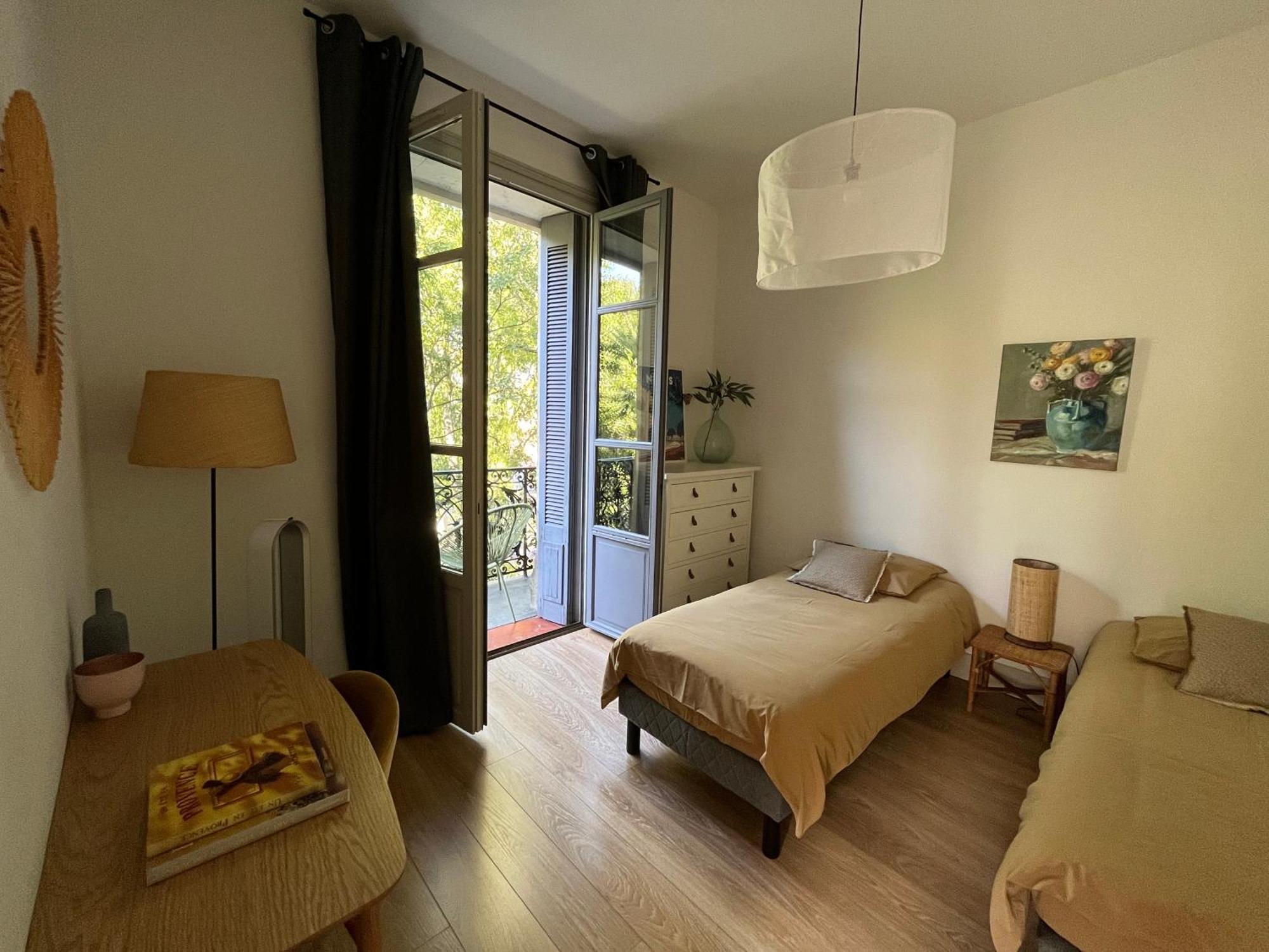 Nimes , Appartement Renove Dans Immeuble Classe. Exteriér fotografie